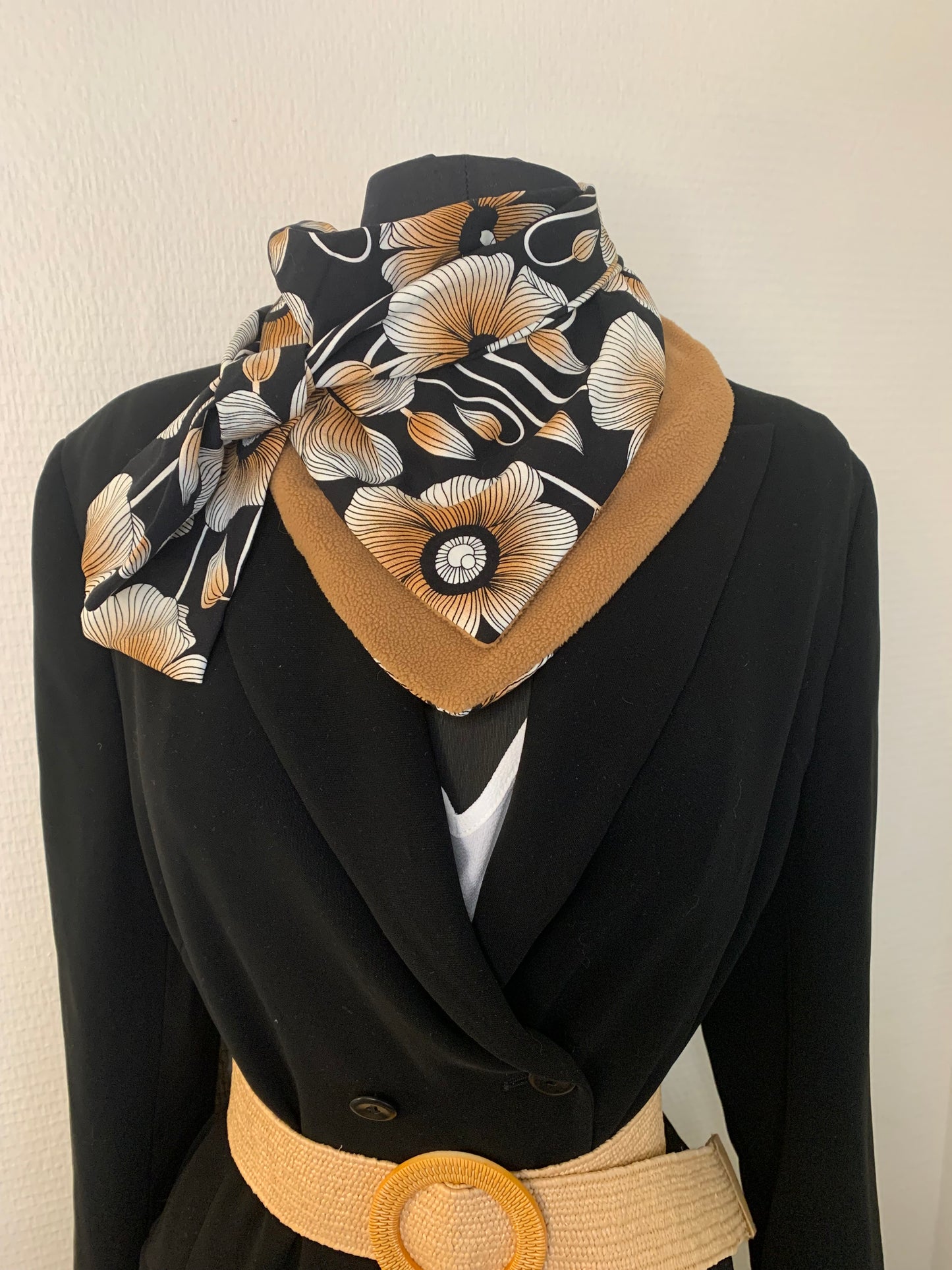 Mimi 18 Foulard forme bandana réversible polaire à lanières