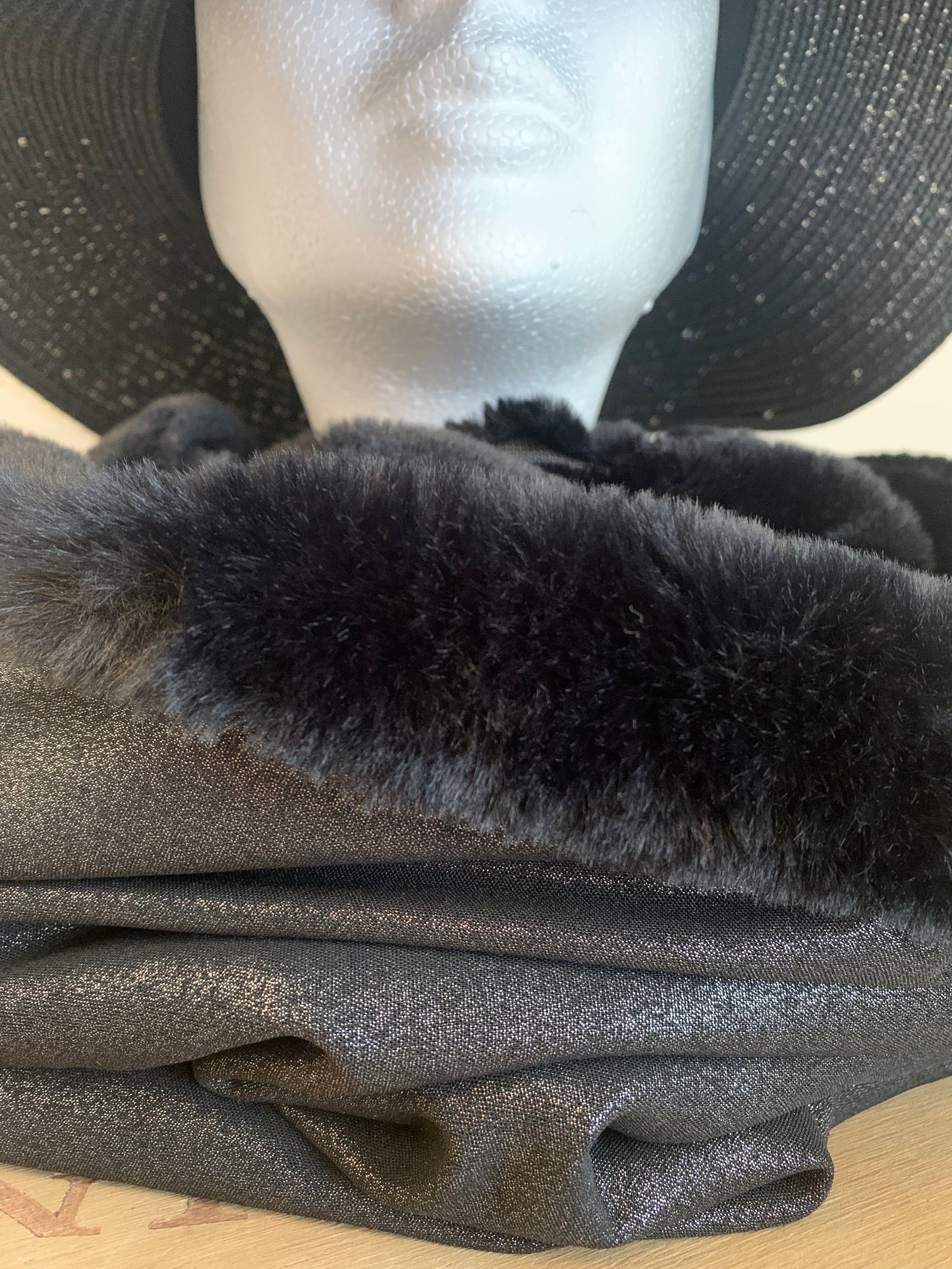 Fourrure brillante  Très Large double snood fourrure et viscose noire brillante