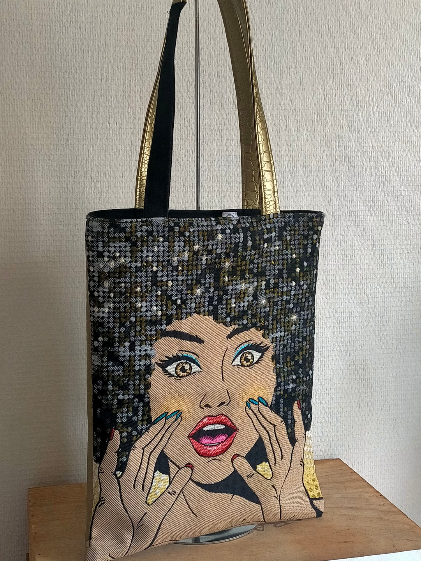 Rihanna Sac en  carré de jacquart et simili cuir croco doré MODELE UNIQUE