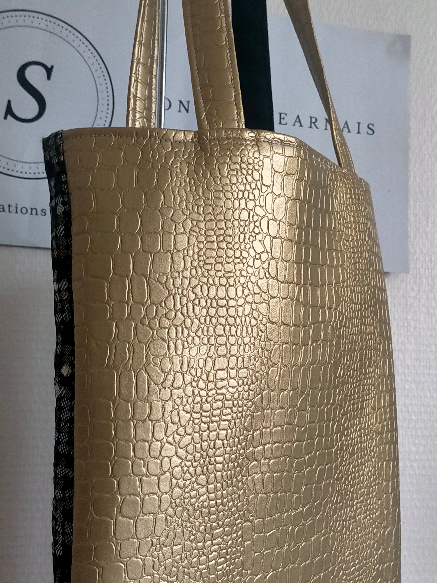 Rihanna Sac en  carré de jacquart et simili cuir croco doré MODELE UNIQUE