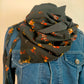 Hysope  Foulard à lanières réversible voile imprimé et micro fibre uni noir