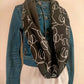 Visage  Double snood polaire et satin de coton imprimé visage abstrait