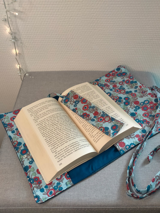 Protège livre de poche  en suédine bleu marine et coton fleuri