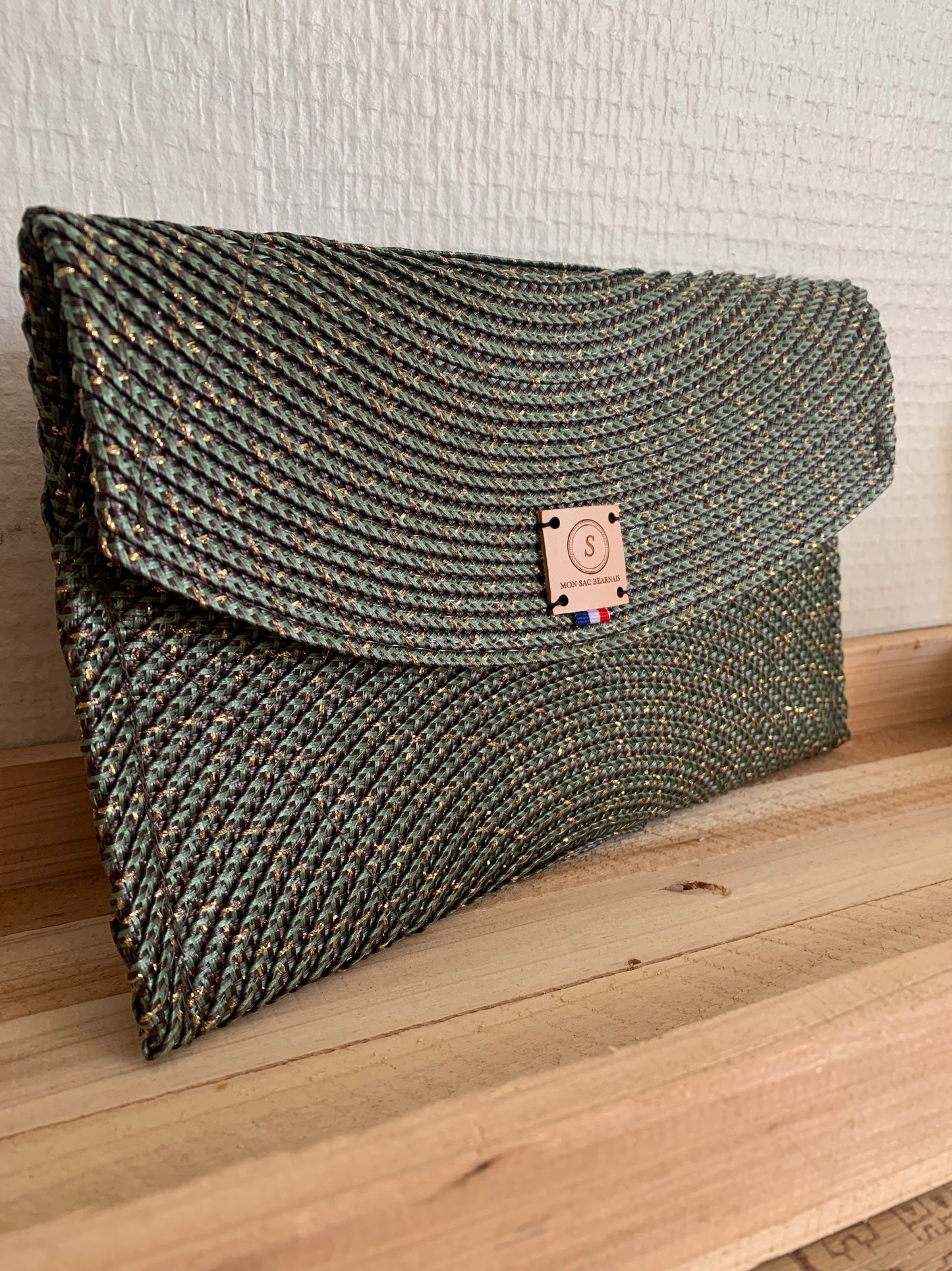 Pochette enveloppe verte moucheté doré