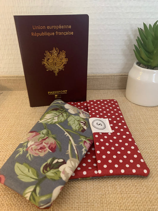 Protège passeport fleurs et pois