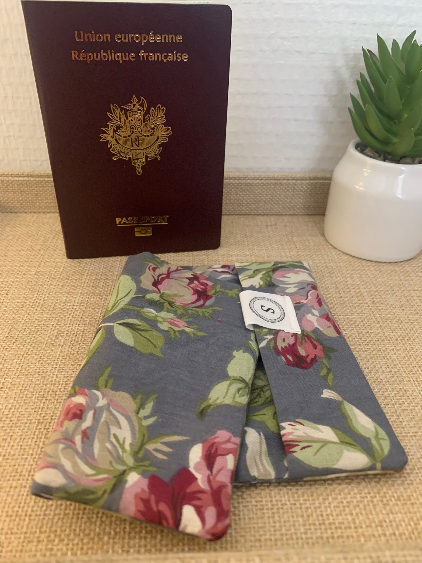Protège passeport fleuri