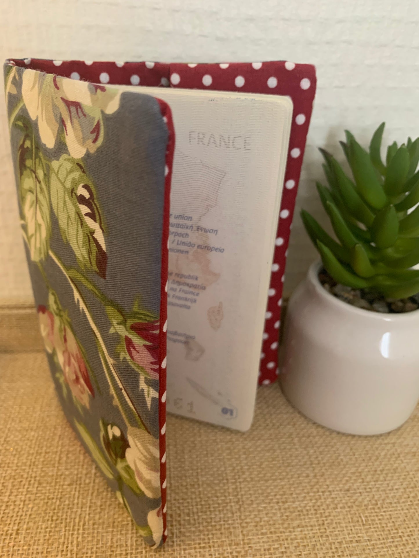 Protège passeport fleurs et pois
